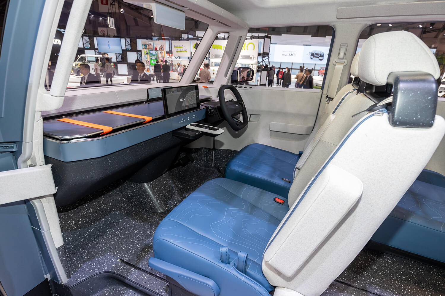 ジャパンモビリティショー2023のトヨタ車体ブースに展示されたグローバル ハイエースBEVコンセプト 〜 画像1