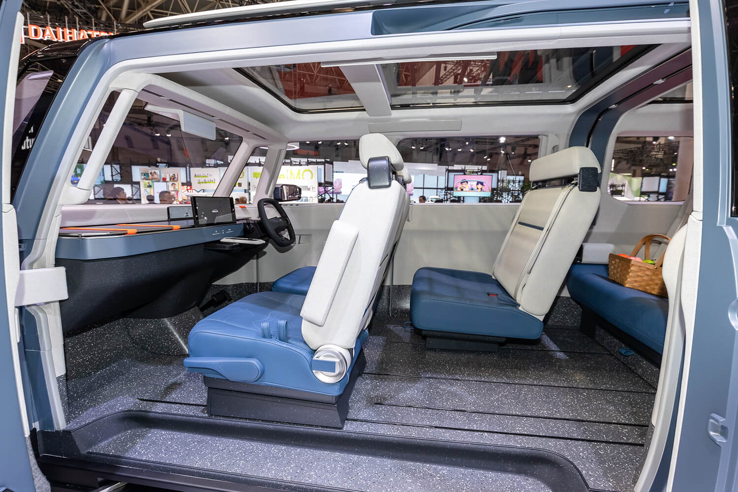 ジャパンモビリティショー2023のトヨタ車体ブースに展示されたグローバル ハイエースBEVコンセプト 〜 画像5