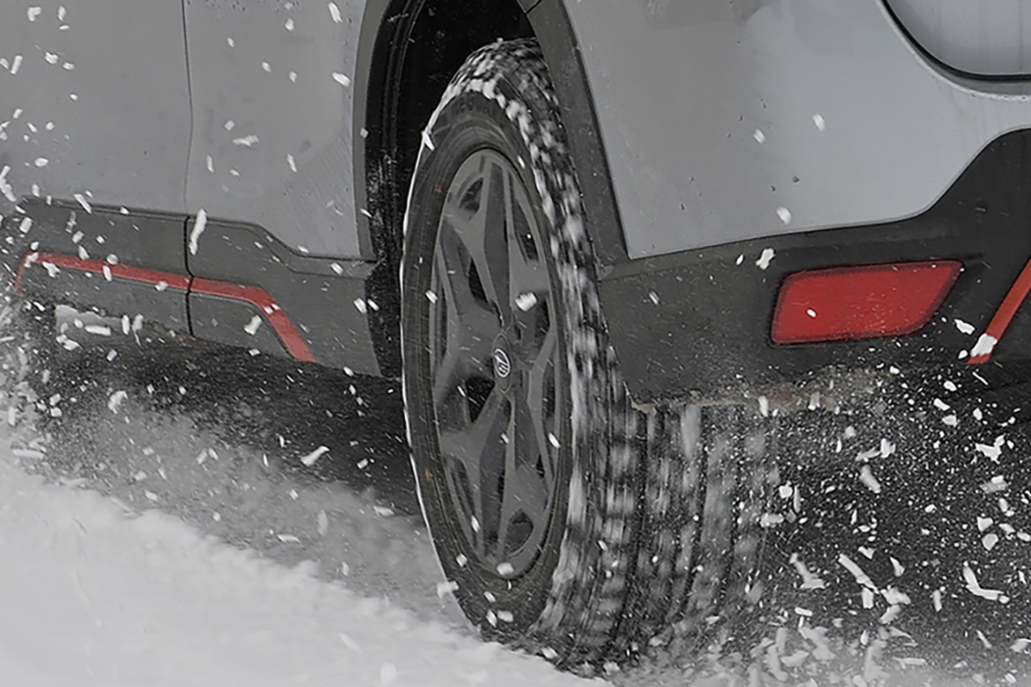 ヨコハマ・アイスガード7を履いたスバル・フォレスターの雪道走行シーン