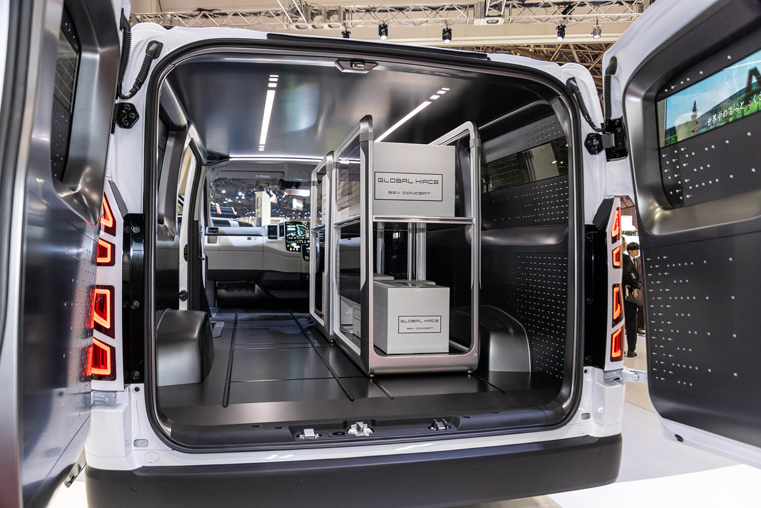 ジャパンモビリティショー2023のトヨタ車体ブースに展示されたグローバル ハイエースBEVコンセプト 〜 画像17