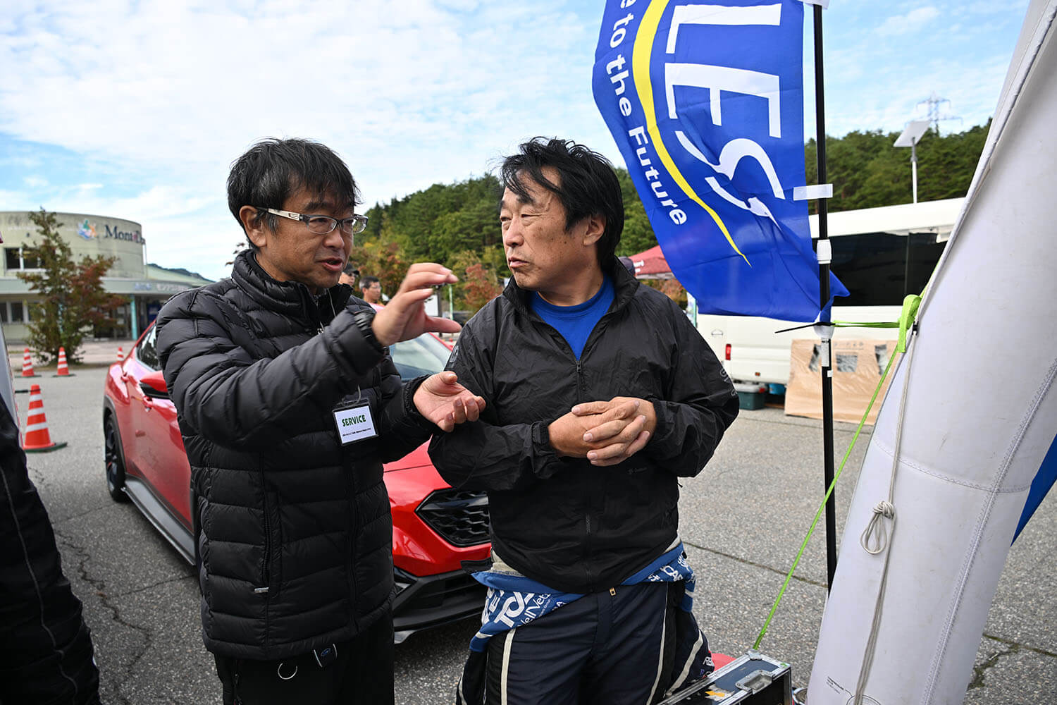 スバルラリーチームチャレンジで監督を務めていたスバルの嶋村誠氏と新井敏弘選手 〜 画像7