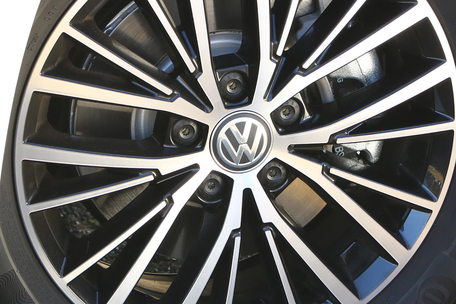 VWが純正採用する特殊な形状のボルト