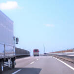 トラック業界は必ずしも歓迎せず！　トラックの高速の制限速度を80→100km/hに引き上げる案への声