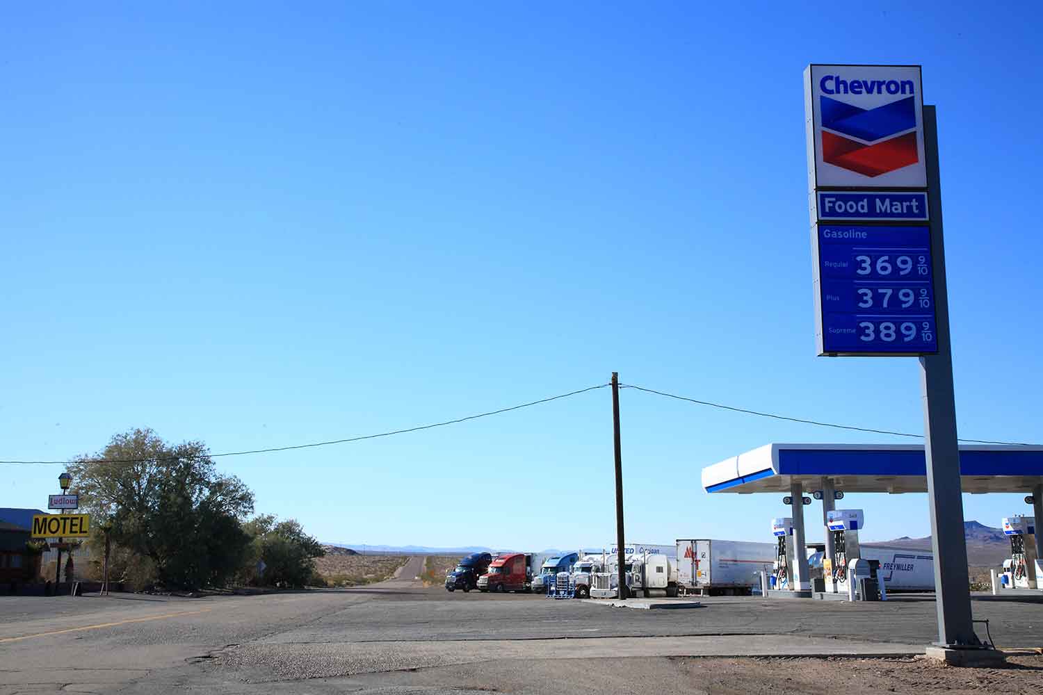 アメリカのガソリンスタンドのイメージ写真