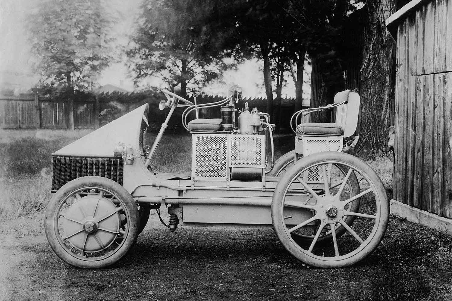 世界初のハイブリッド車「ローナー・ポルシェ　Semper Vivus」
