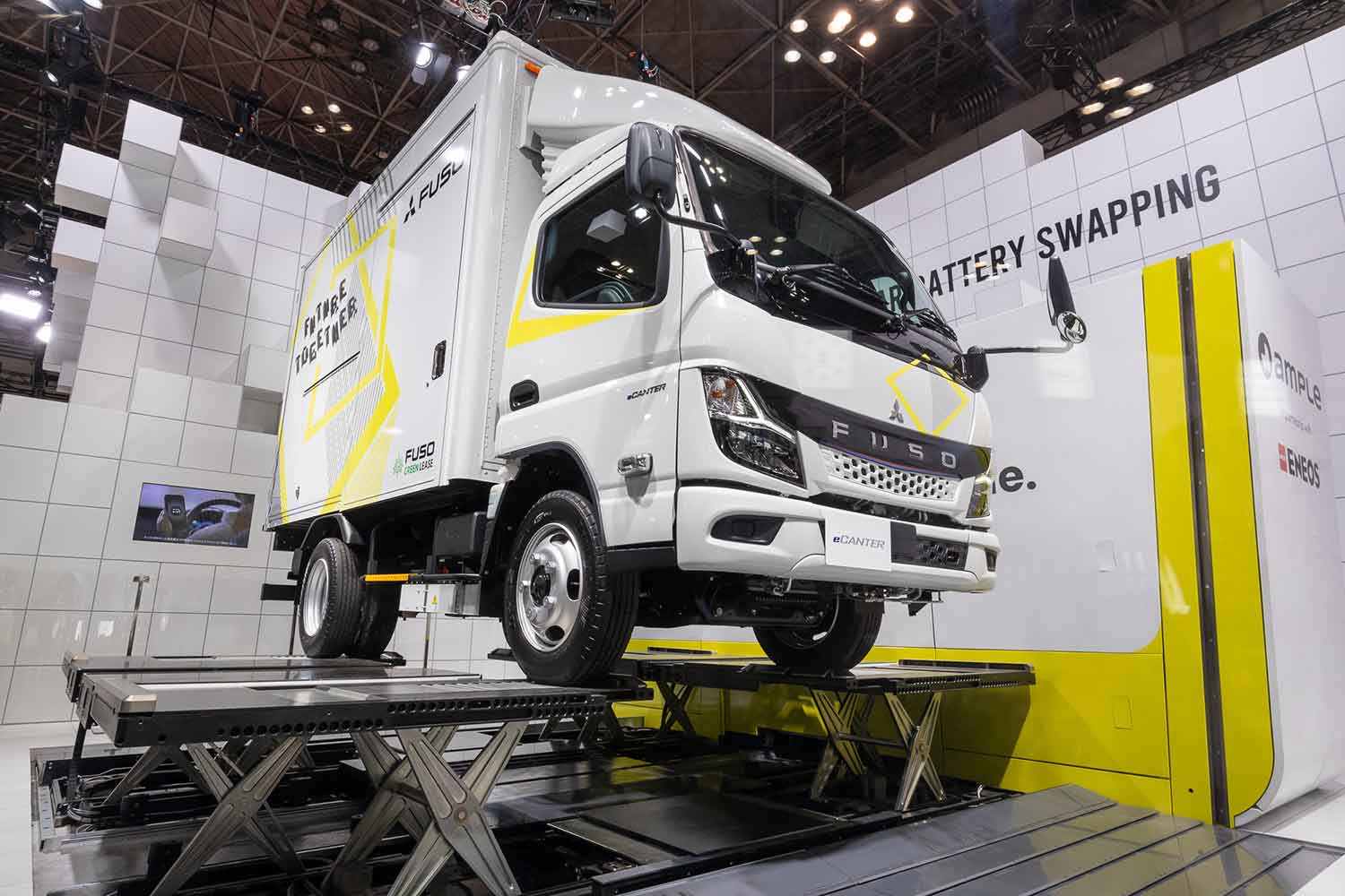 ジャパンモビリティショーに展示されていた三菱ふそうのバッテリー交換式EVトラック 〜 画像2
