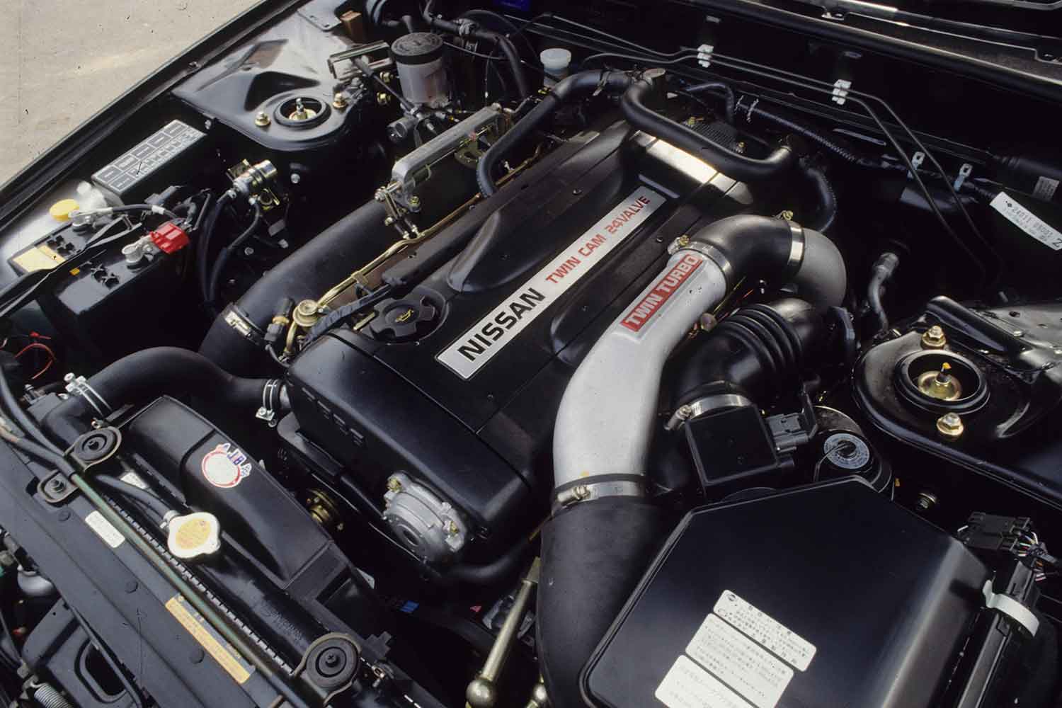 日産スカイラインGT-R（R32型）のエンジンルーム 〜 画像6