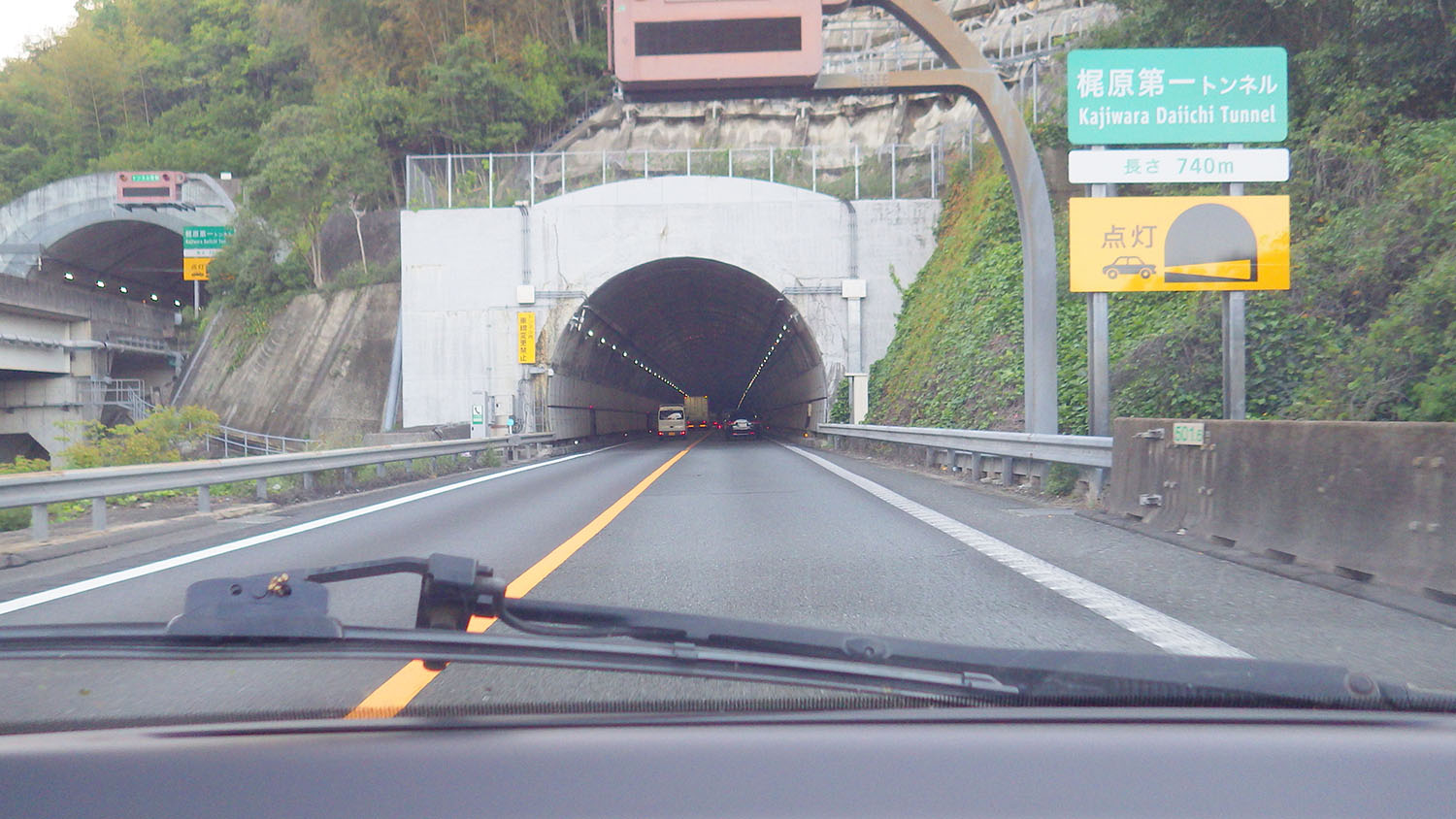 トンネル入口のイメージ