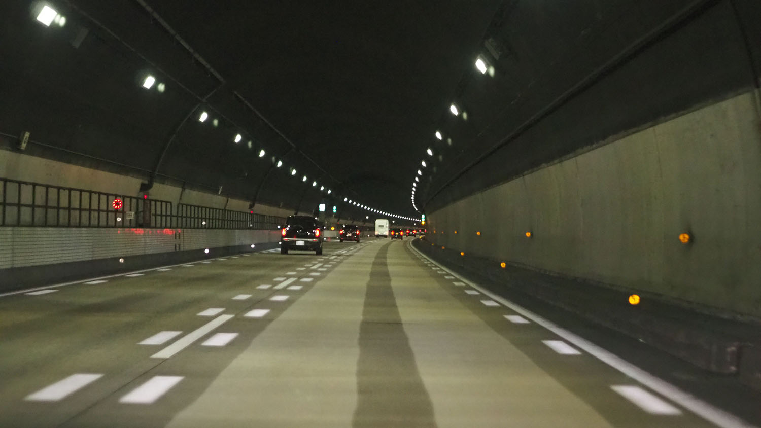 トンネル内の追い越しが可能な場所と禁止な場所の違いとは 〜 画像8