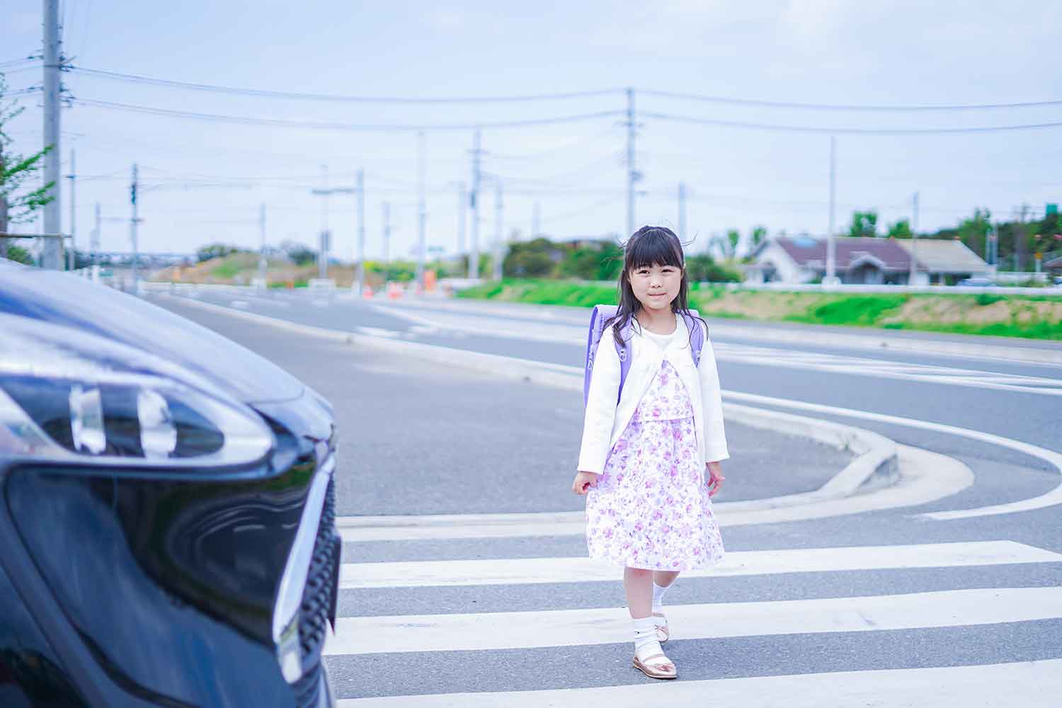 横断歩道を渡る小学生 〜 画像3