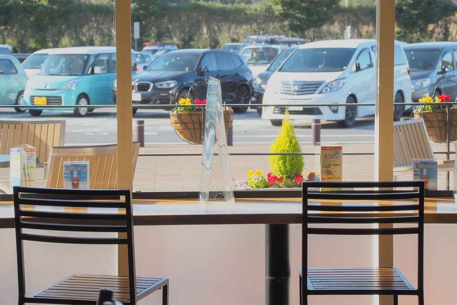 駐車場が見える飲食店 〜 画像6