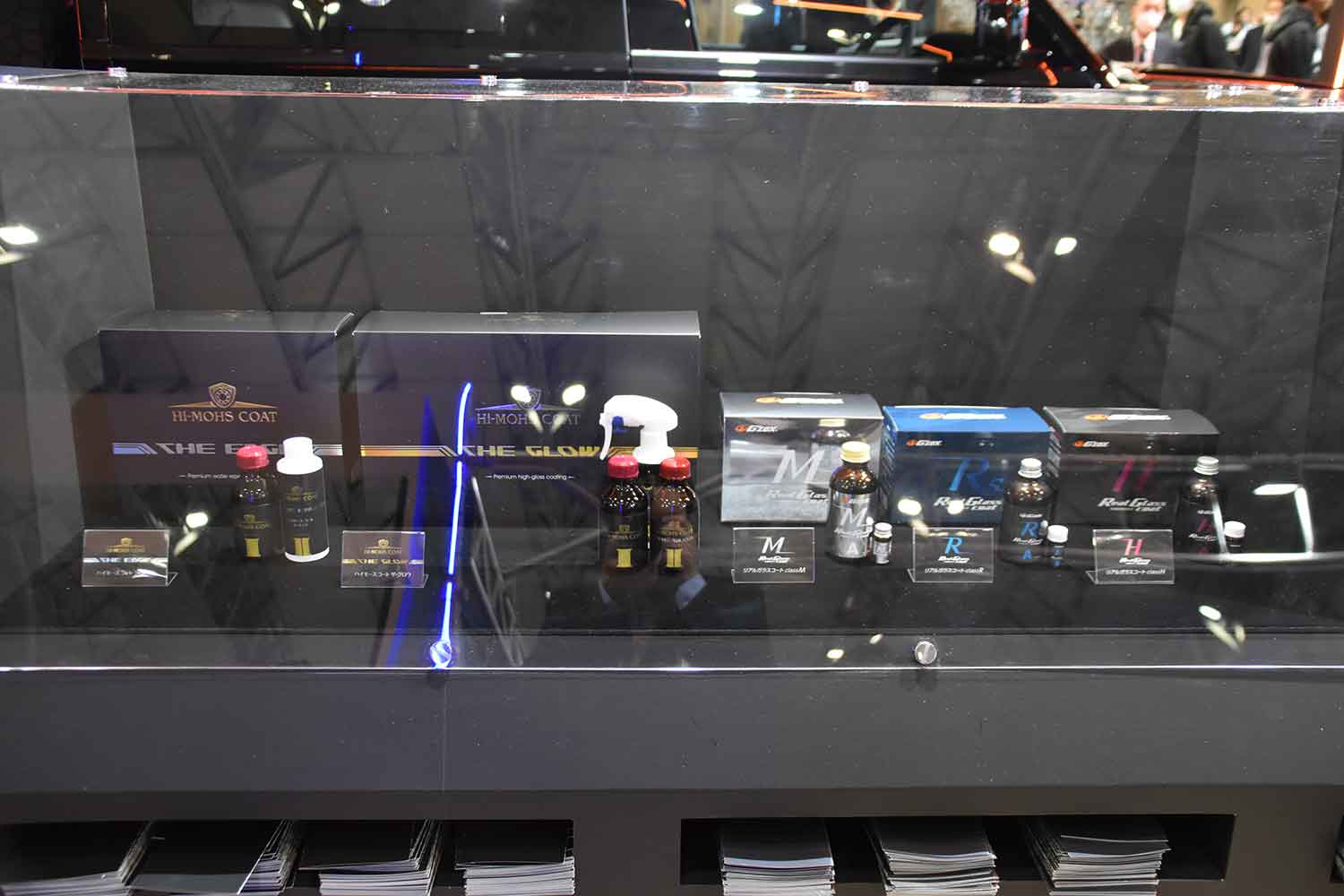 ブース内で展示されていた『G'ZOX』のハイモース コートシリーズとリアルガラスコートシリーズ