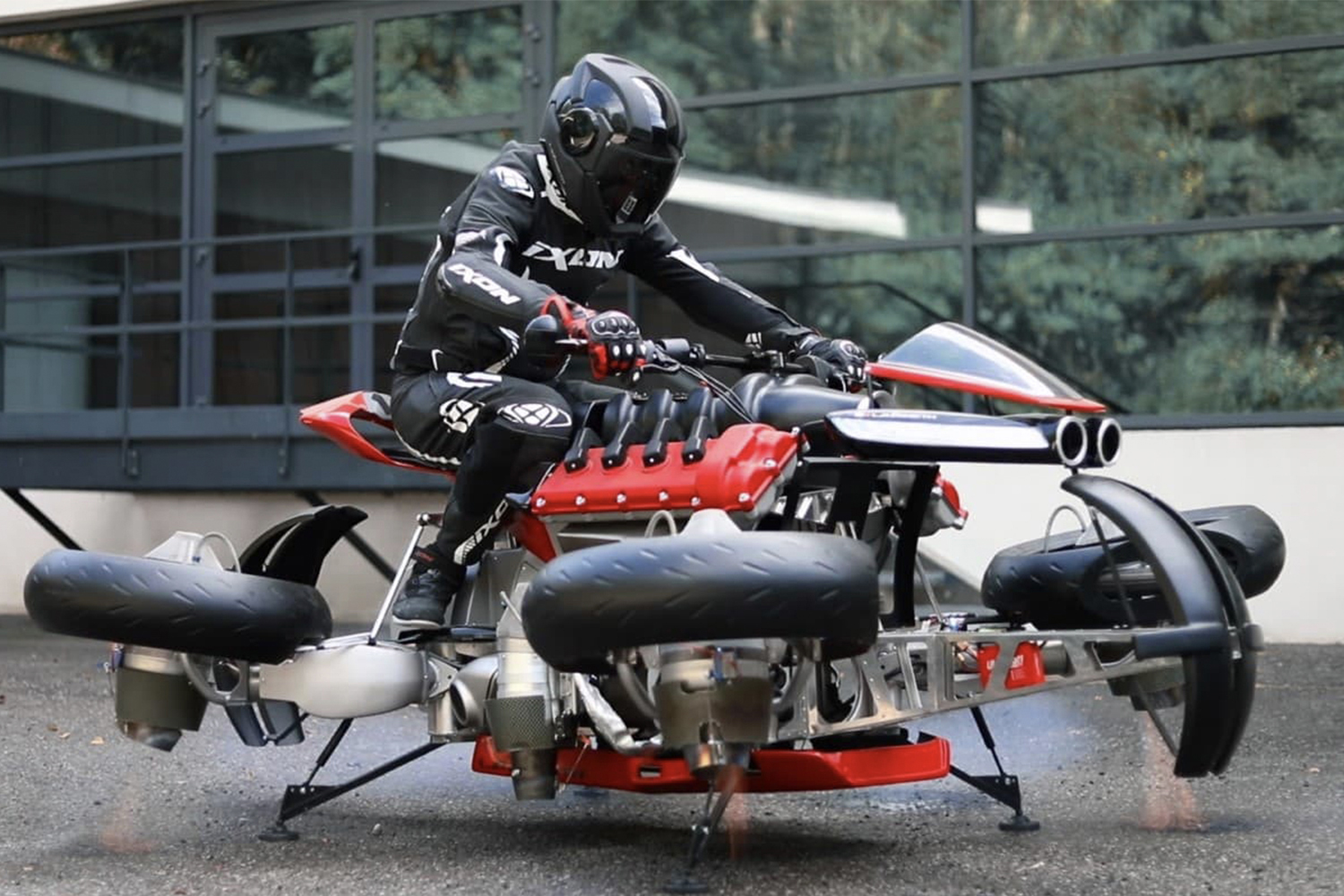 フランスの名門「Lazareth」が発表した空飛ぶバイクがヤバすぎた 〜 画像1
