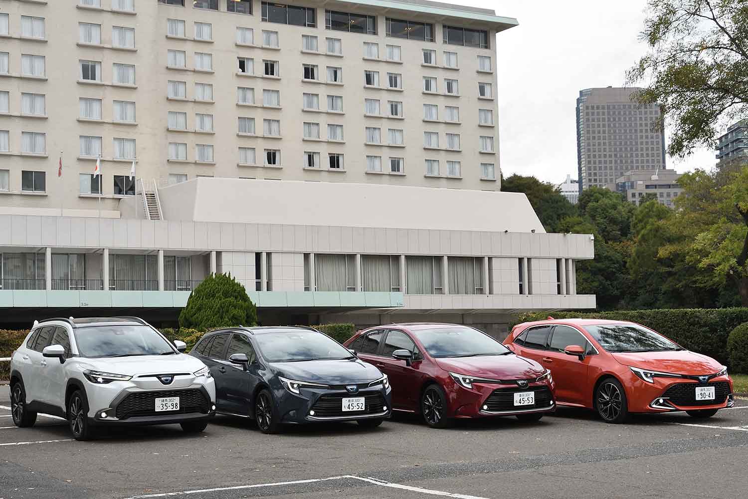 日本市場でのトヨタ・カローラシリーズの4台並び