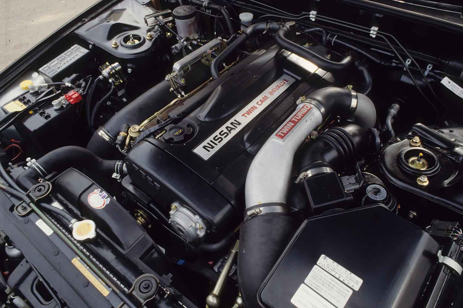日産スカイラインGT-R（R32）のエンジンルーム