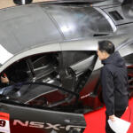 【画像】NSXのエンジン始動パフォーマンスにファン歓喜！　SUPER GTマシンが勢揃い【大阪オートメッセ2024】 〜 画像2