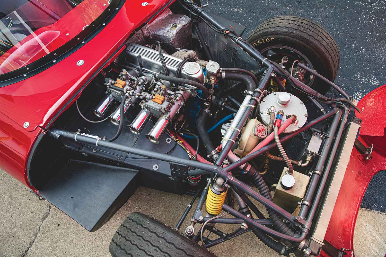 ジネッタG4のレースモデルのエンジンルーム