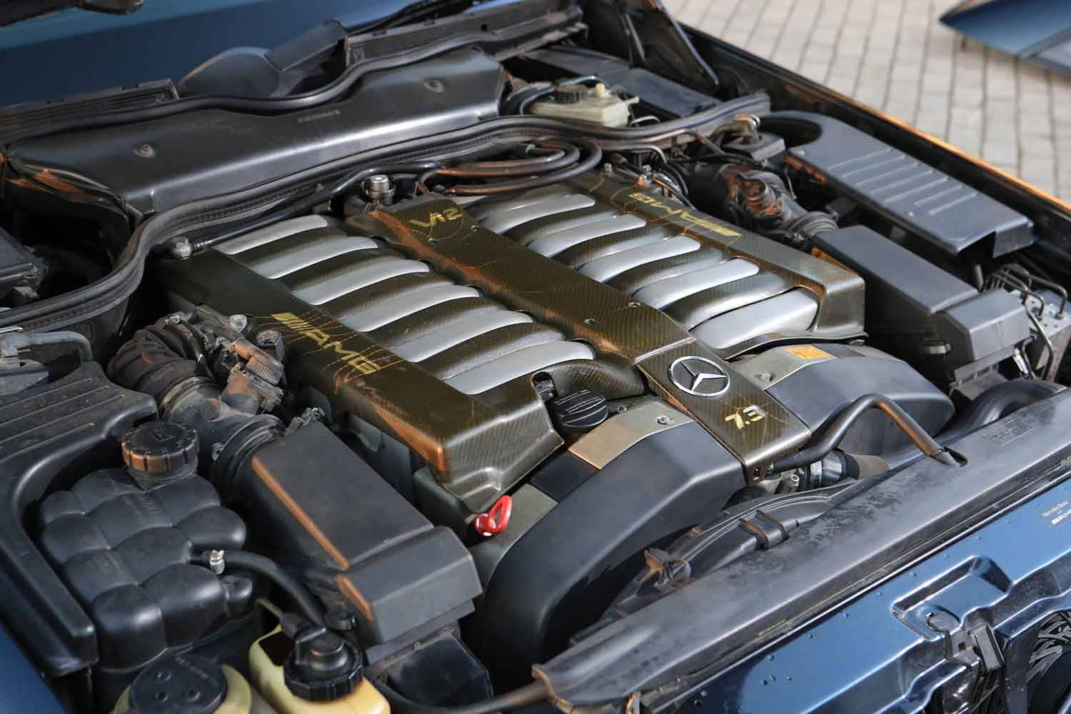メルセデス・ベンツSL73 AMGのエンジンルーム 〜 画像11