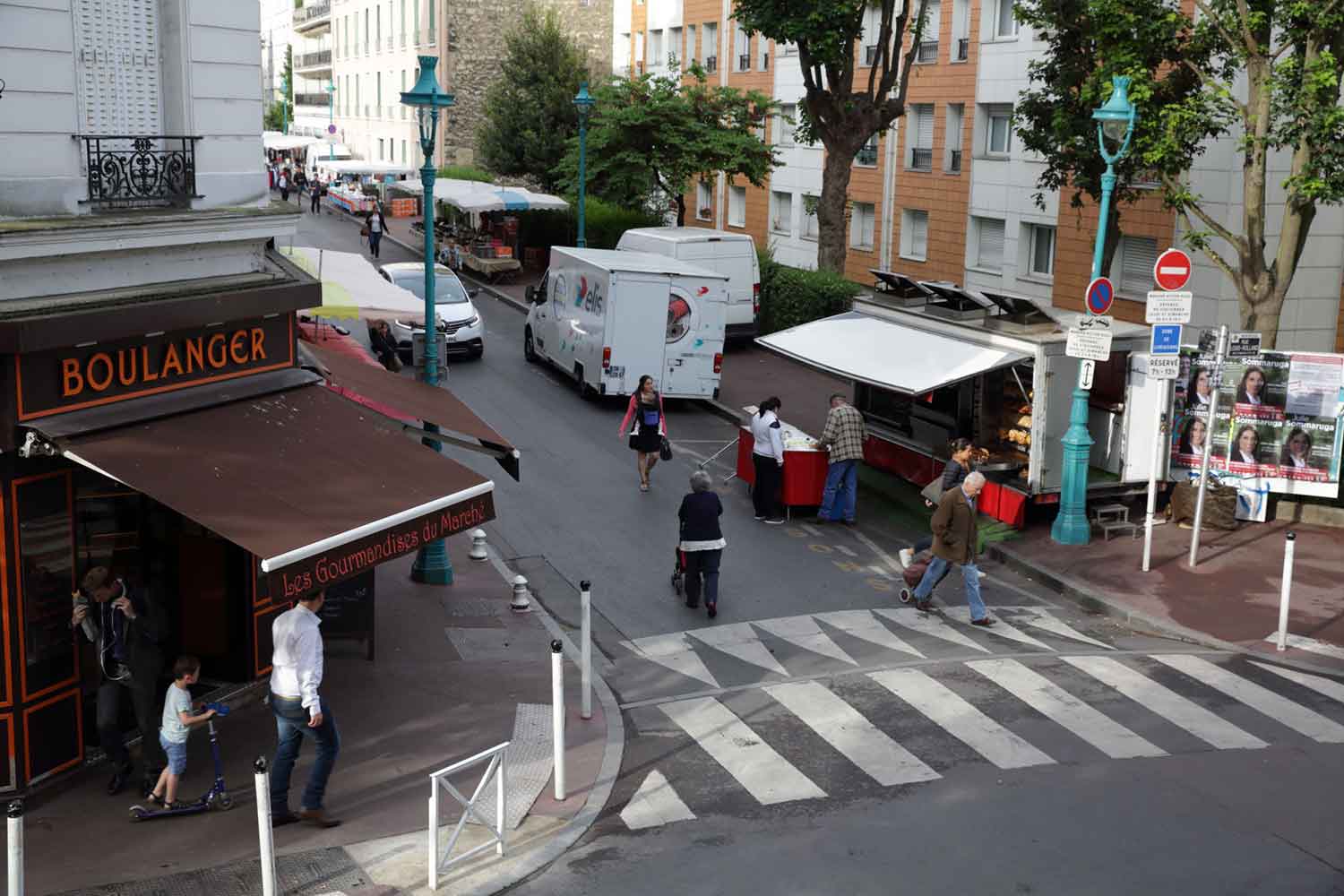 パリ市内の路地の交通状況 〜 画像4