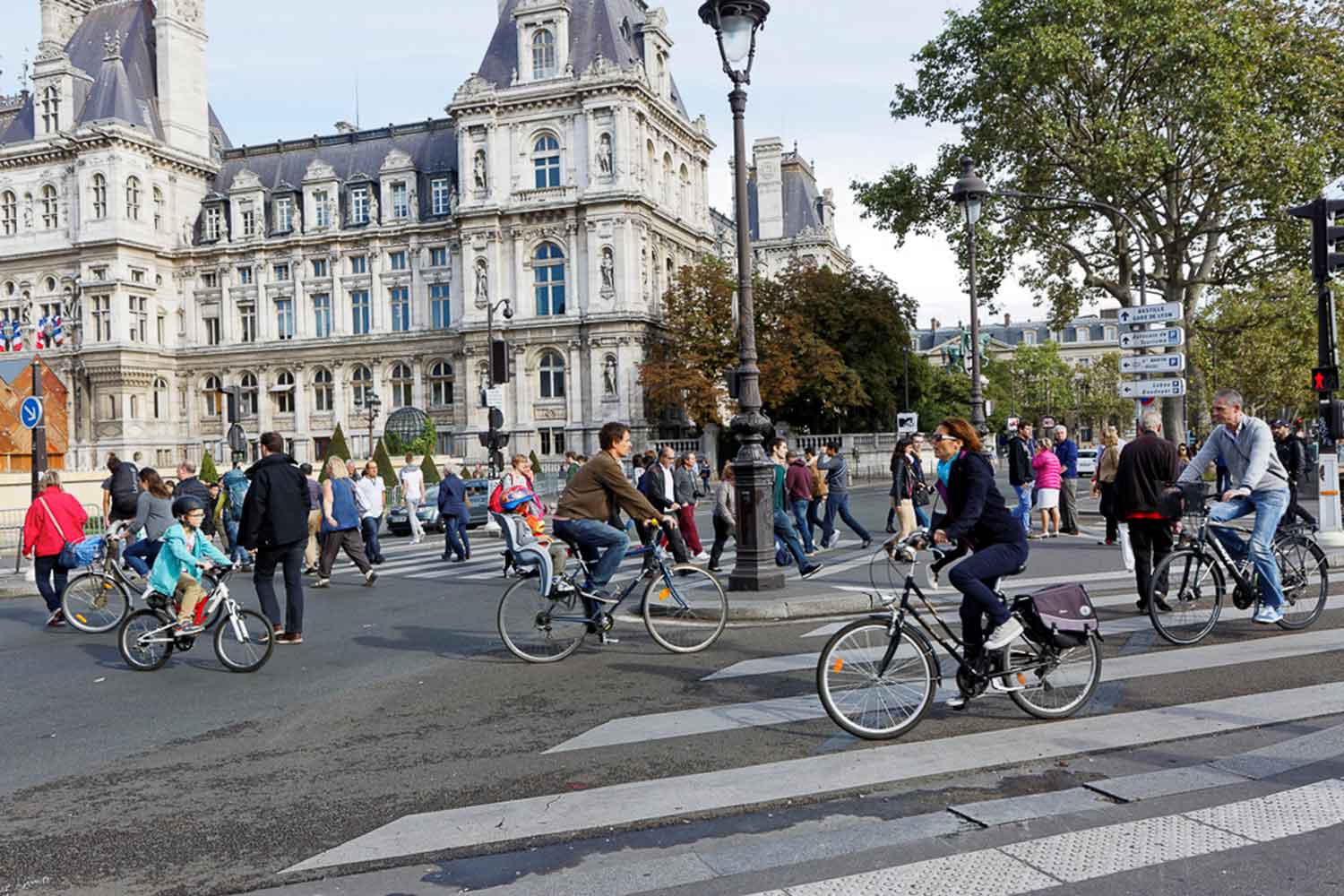 交通弱者が往来しているパリ市内の様子 〜 画像5