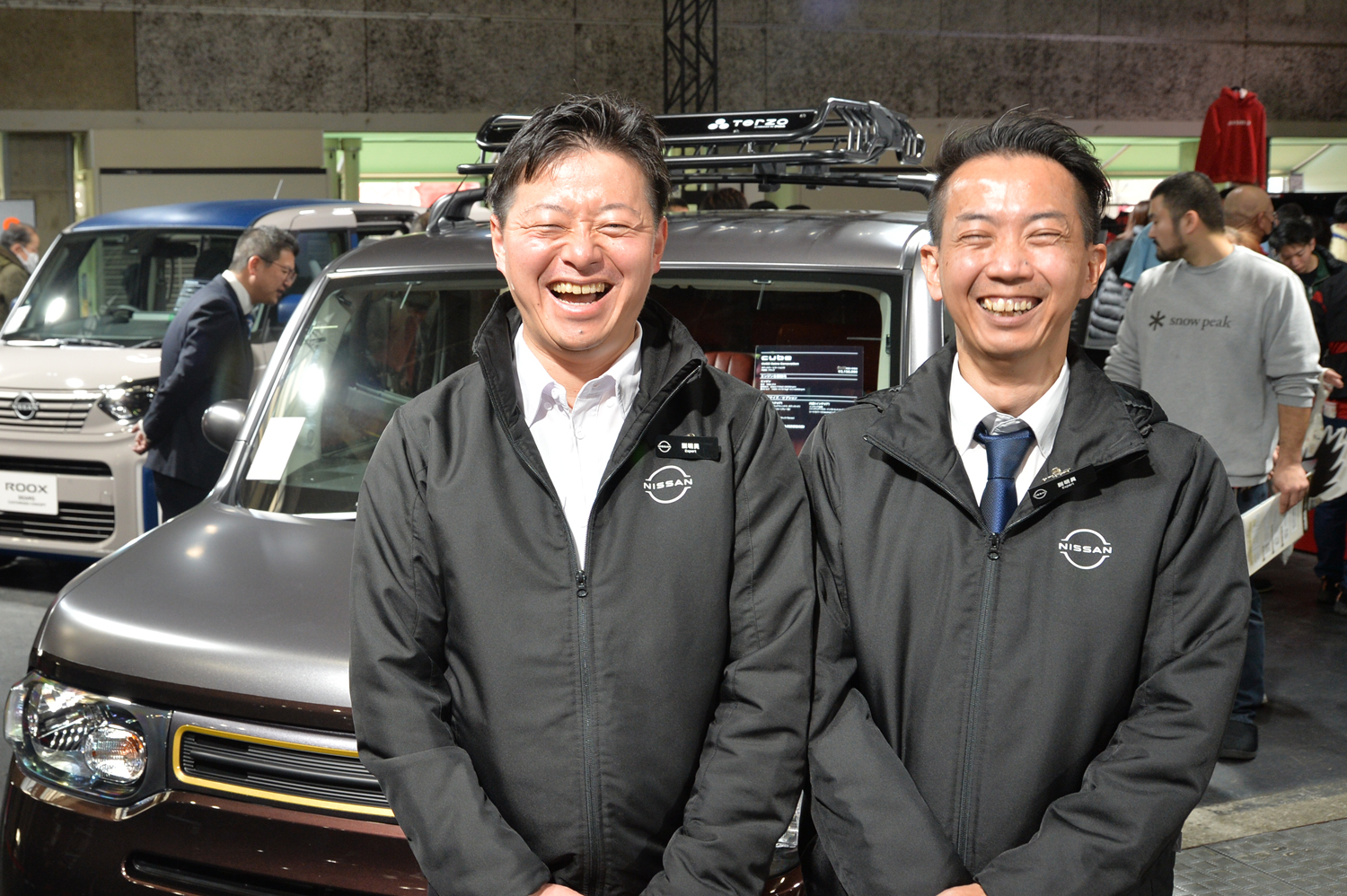 プロジェクトの中心的存在である、日産の商品開発部門主担の古川さん（左）と奈良日産取締役の神田さん（右） 〜 画像15