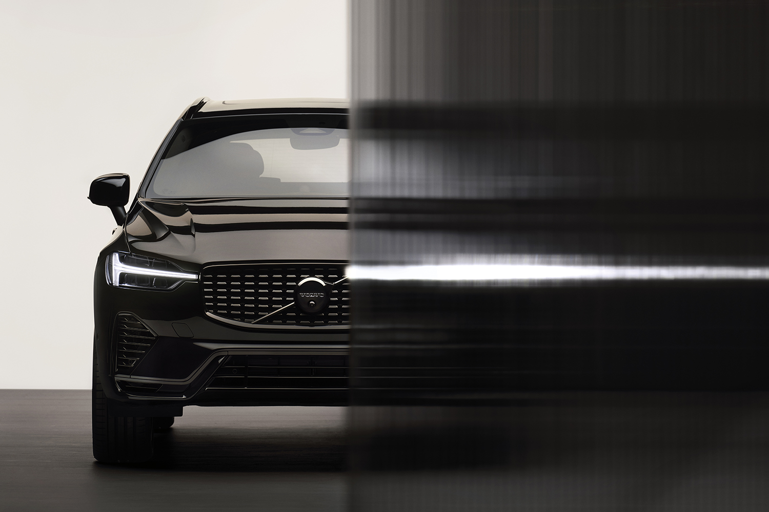 XC60プラグインハイブリットに「Black Edition」が登場