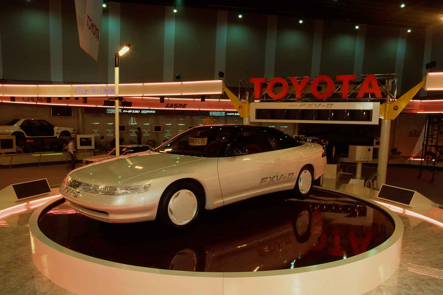 展示されているトヨタFXV-II