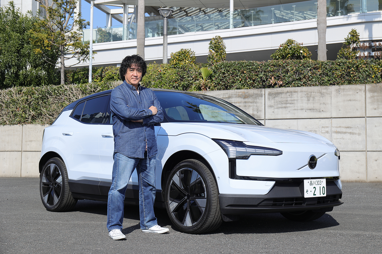【試乗】日本にピッタリのEVがきたっ！　速くてエコで先進的なボルボEX30の魅力にノックアウト