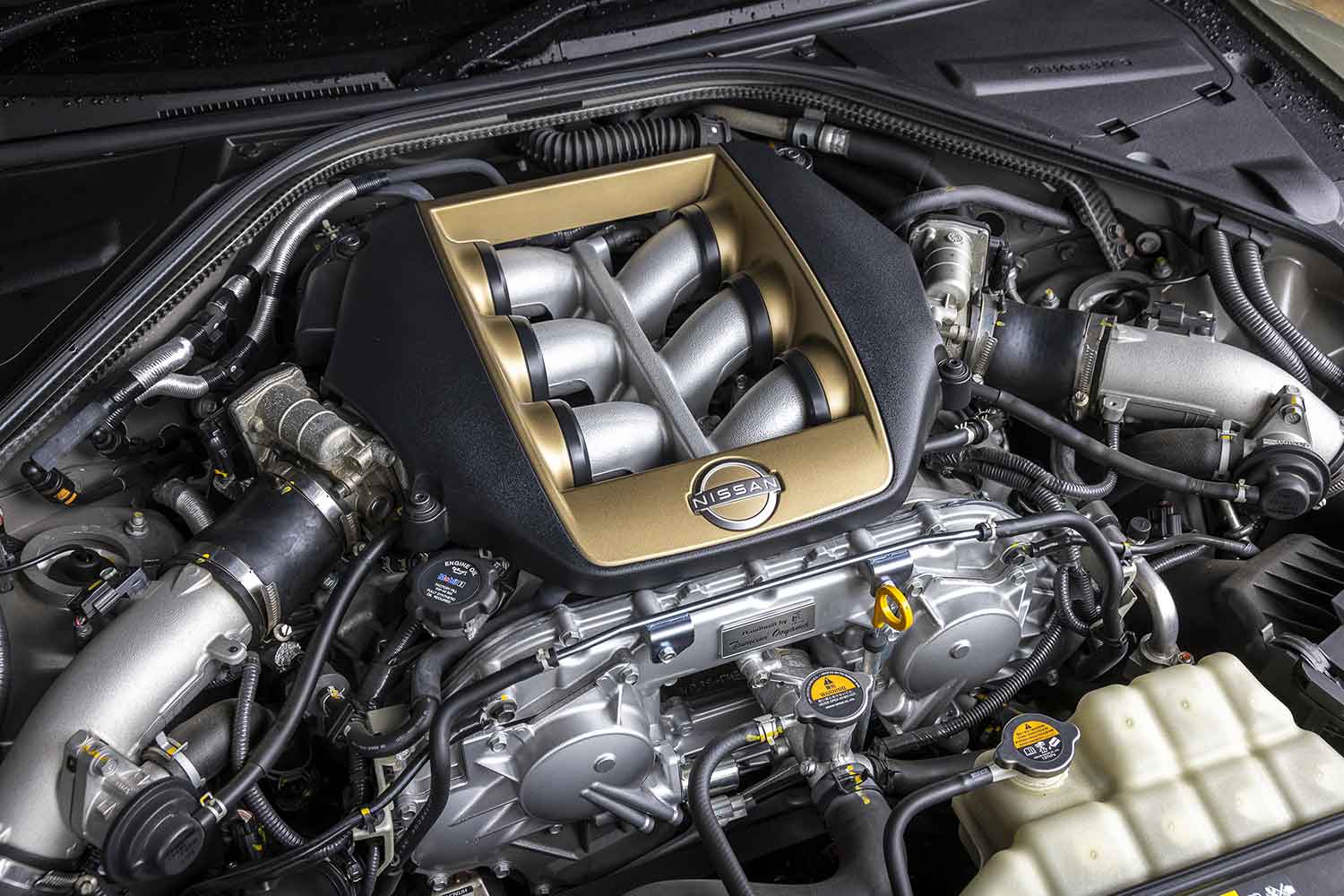 日産GT-R（R35）のエンジンルーム 〜 画像4