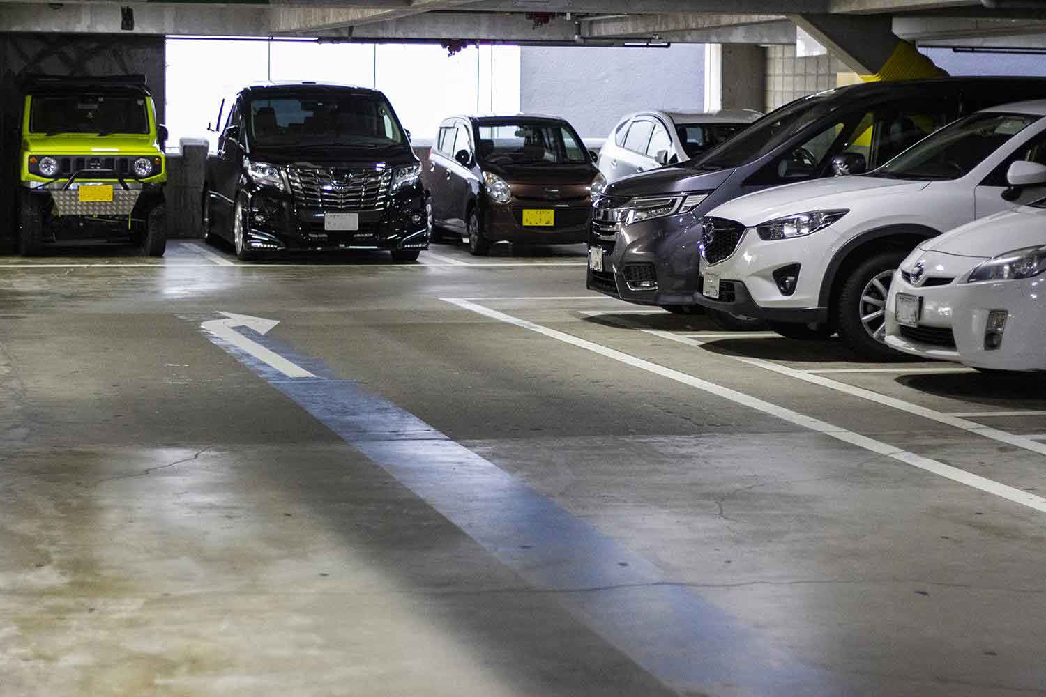 商業施設の駐車場 〜 画像4