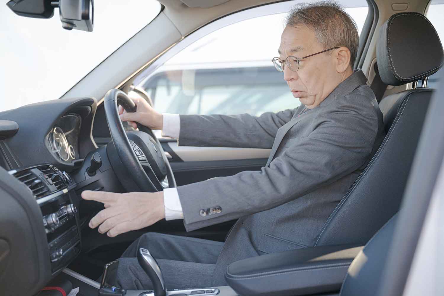 高齢者ドライバーのイメージ