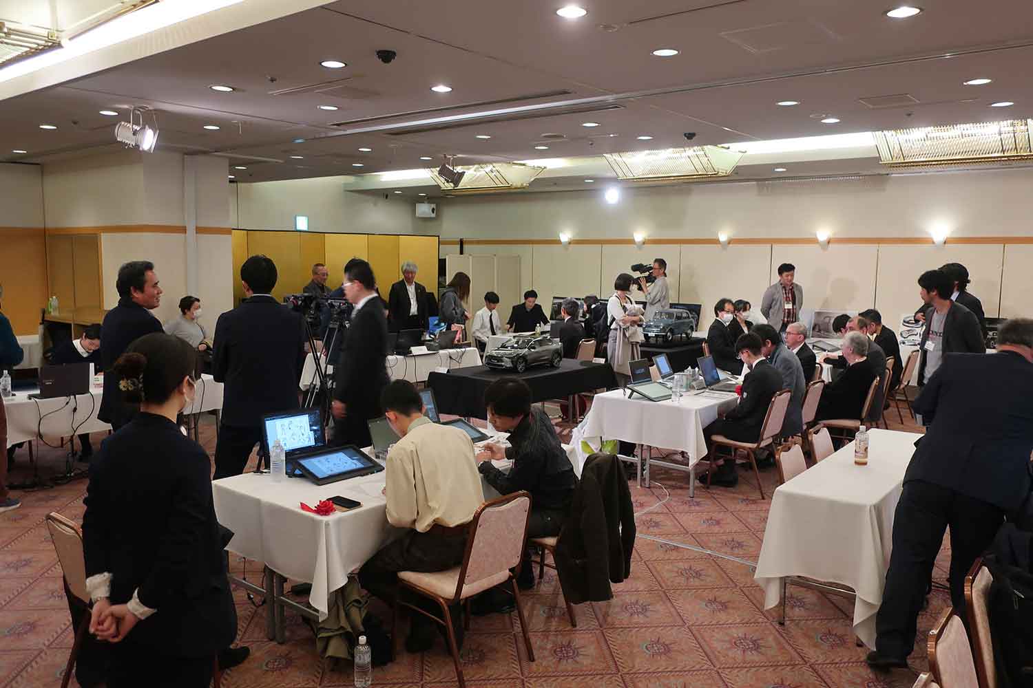 授与式後に行われるスケッチ講習会の様子