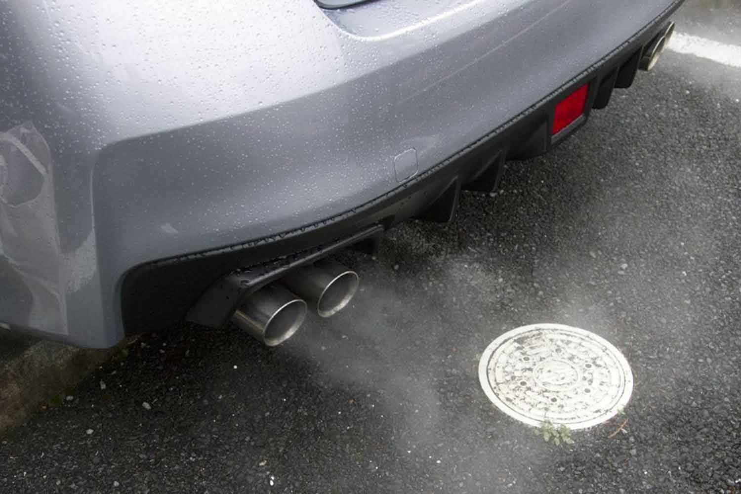 自動車の排気ガス