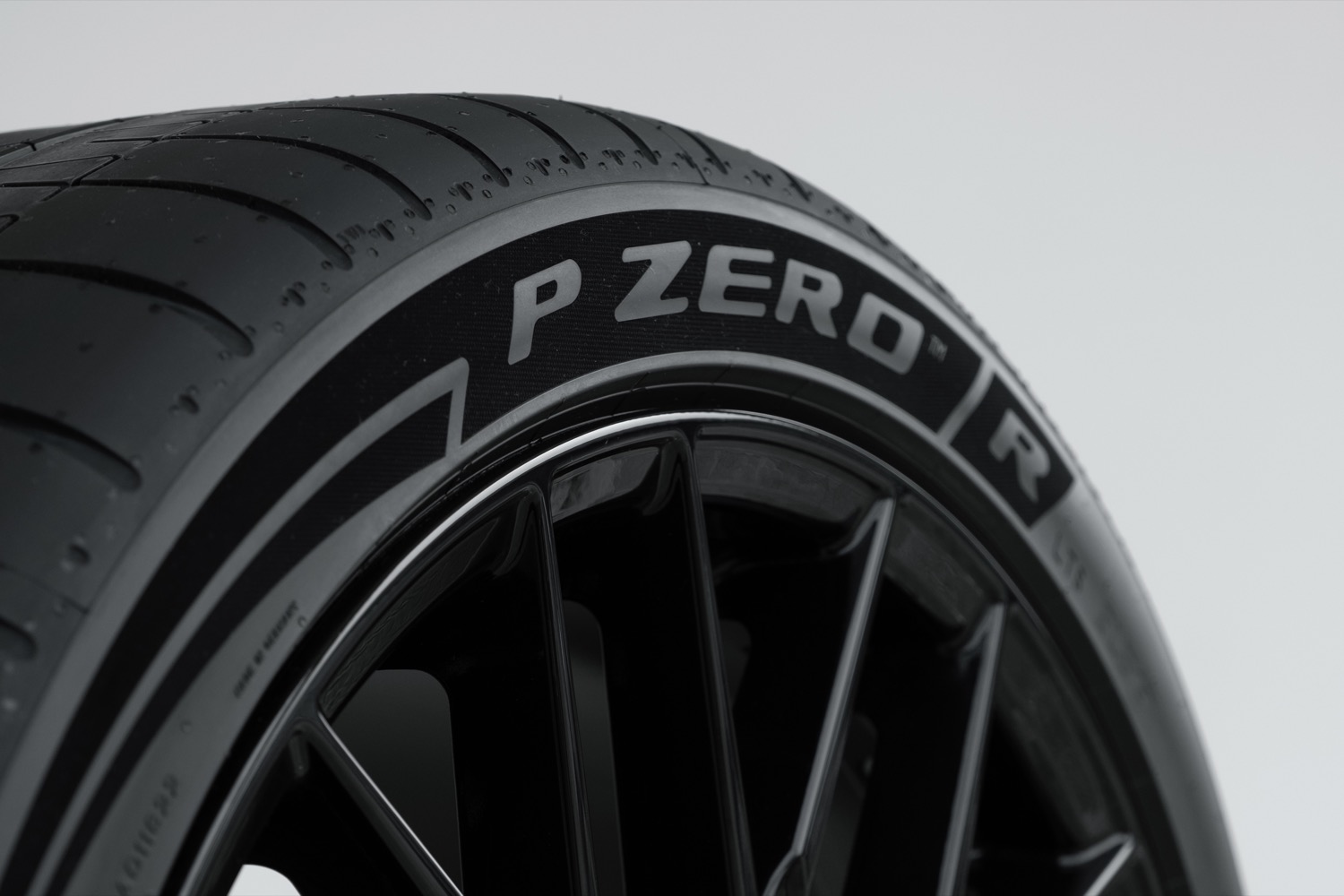 ピレリがポルシェ・タイカン専用のP ZERO「R」「Trofeo RS」を発表 〜 画像9