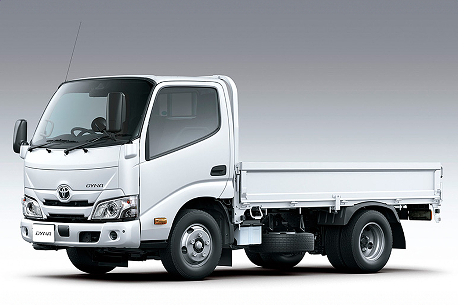 新品で溝が十分！　サイズも適合！　それでもトラックに乗用車用タイヤを履かせると車検に通らないケースがある