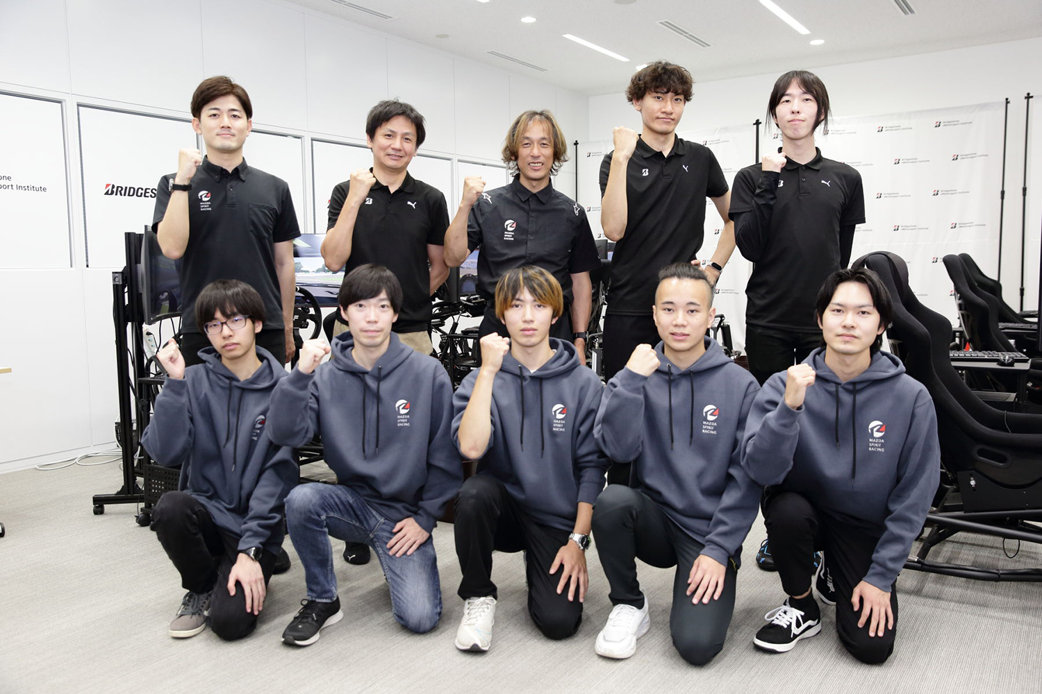 マツダが広げるレースの裾野！　バーチャルからリアルへとドライバーを引き上げるプログラムに密着した