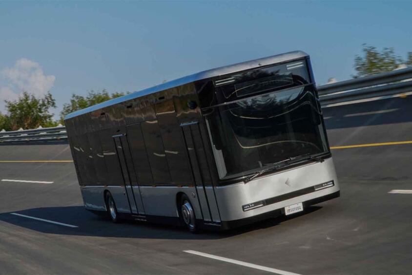 台湾でサイバー感全開のバスを発見！　いま電動化に伴ってバスデザインの進化がとまらない!!