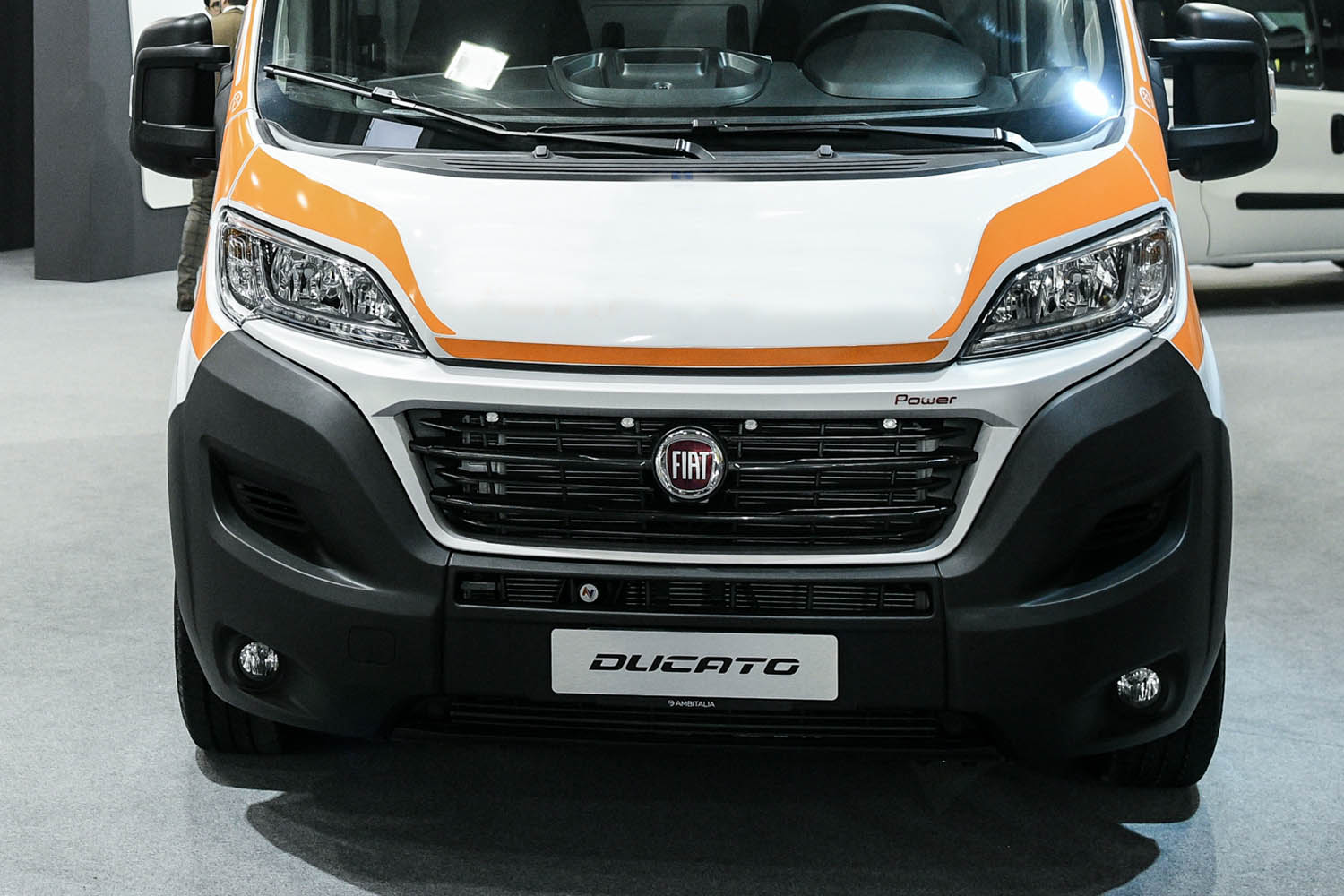商用車マニアは「黒い無塗装」バンパー好き多し！　日本の「おしゃれなデュカト」にこれじゃない感!!