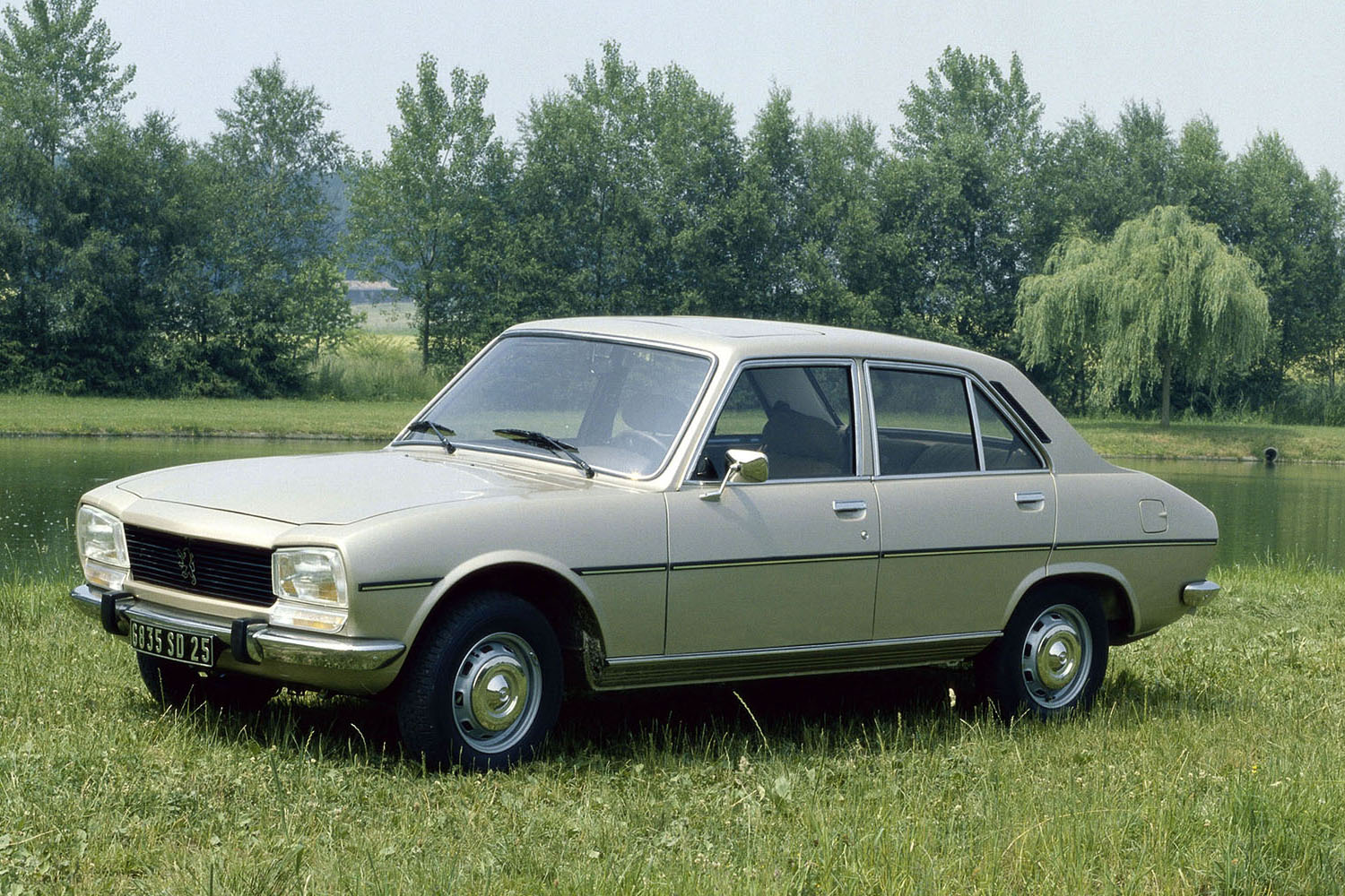 日本じゃお洒落で小粋なフレンチコンパクトなイメージのプジョーもアフリカではヘビーデューティな働き者だった 自動車情報・ニュース WEB