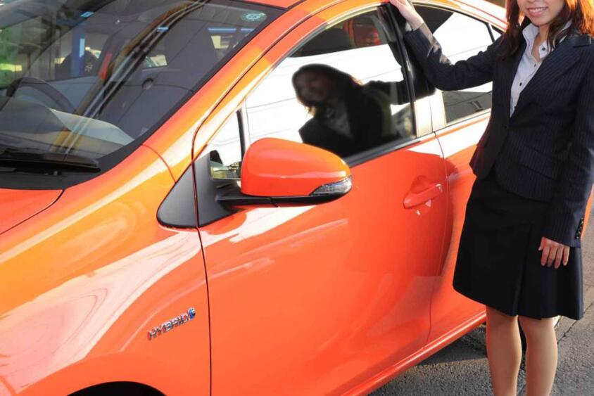 就労時間も安定！　自宅訪問もほぼなし！　働きやすくなった「新車販売現場」でも女性セールススタッフが少数なワケ