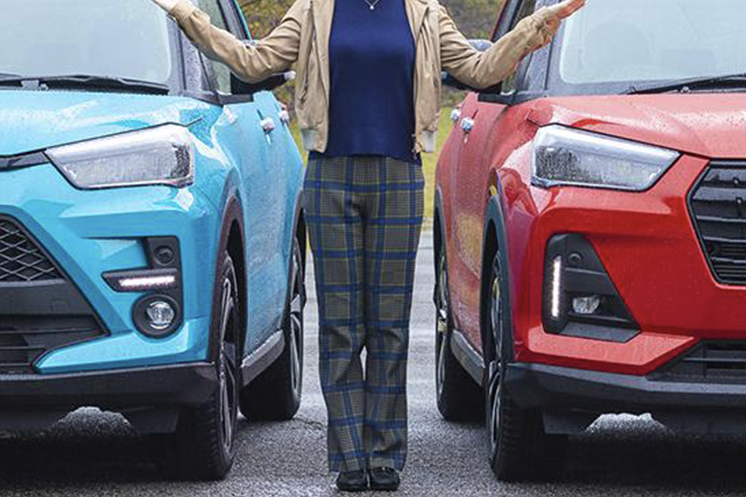 下駄やハイヒールは論外として土禁車の「靴下運転」も不適切！　元教習所教官が語る「本当の」運転に適した服装とは
