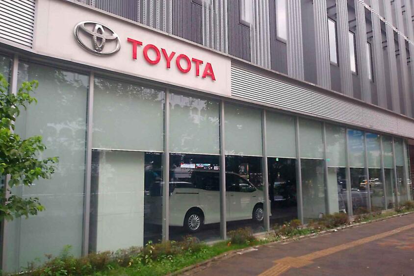 昔じゃ考えられない「長期の夏季休暇」を設定する新車ディーラー! 最大10連休なんて店もあるが裏で苦悩するディーラマンもいる