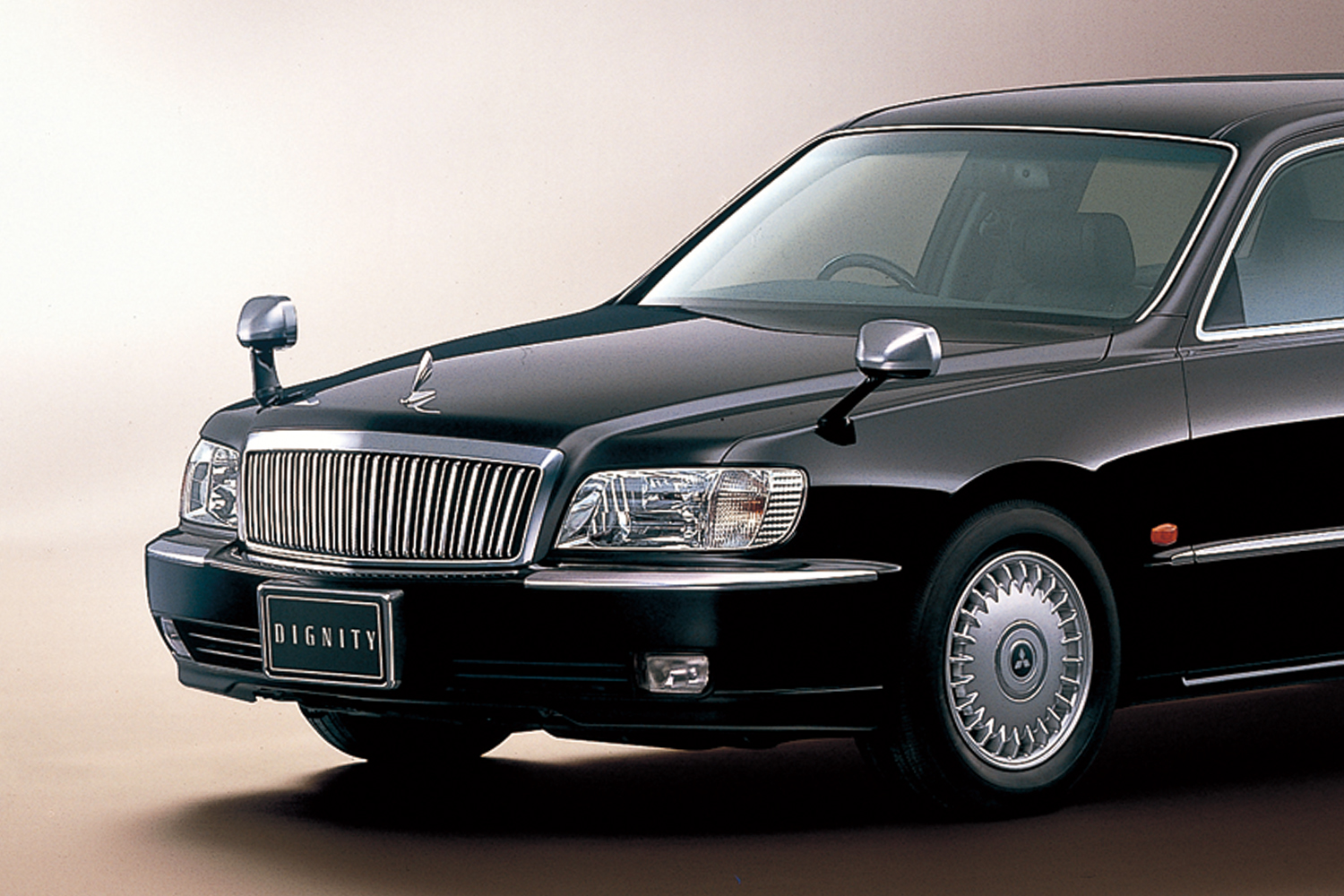三菱の最高級車ディグニティは製造台数たった59台！ ライバルのセンチュリーに真っ向勝負を仕掛けた名車を振り返る | 自動車情報・ニュース ...