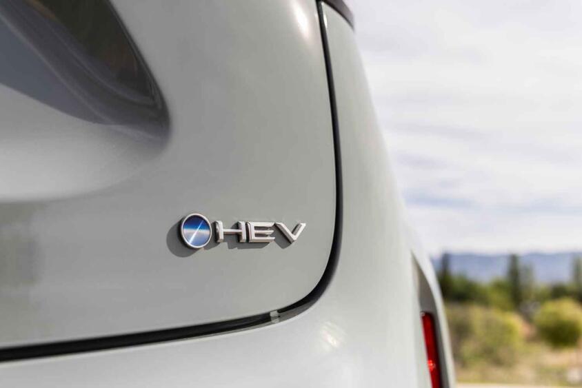 トヨタが欧州で「ハイブリッド130」を採用！　日本のハイブリッドとは何が違うのか？