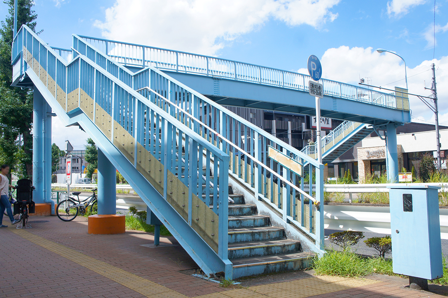 そろそろ「ホドウキョウ……何ソレ？」とか言う子どもも出てくる？　いま全国で「歩道橋」の撤去が進んでいた！