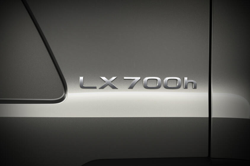 「LX700h」ってなんだ? 一部改良を実施したレクサスLXに初のハイブリッドモデルを設定