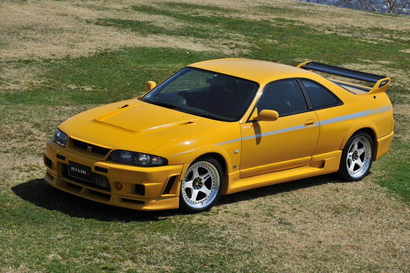 いまの中古価格は新車価格の10倍近い1億円！ スカイラインR33GT-Rの 
