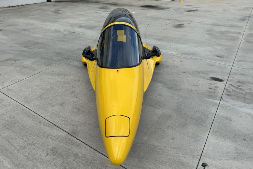 飛べない飛行機はただのクルマだ!? 熱烈ファンだらけの謎のクルマ「オウッソ・パルス」