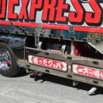 【画像】ギラギラのイカつい部品がついててデコトラは危険……は思い込み！　デコトラがゆえに命を救われた事例もあった 〜 画像4