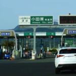 夏の暑さでETCカードもやられる！　もしバーが開かなかったらどうするのが正解？